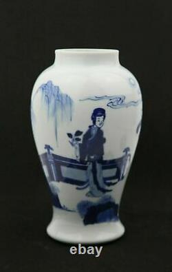 Very Nice A Qing Dynasty Chinois Bleu Et Blanc Vase En Porcelaine 17cm