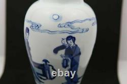 Very Nice A Qing Dynasty Chinois Bleu Et Blanc Vase En Porcelaine 17cm