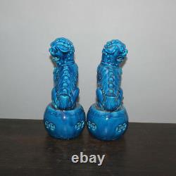 Vieille Paire Chinoise Marquée Statues Bleues De Chiens De Foo De Porcelaine De Glaçure